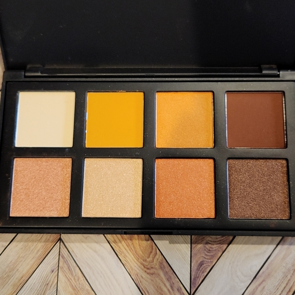 New Warm Eyeshadow Pallet - Picture 2 of 2